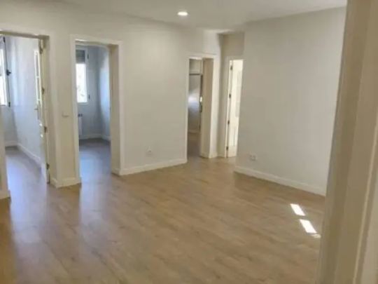 Piso en alquiler en Niño Jesús - Photo 1