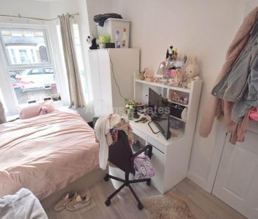 6 bedroom terraced house to rent - Photo 2