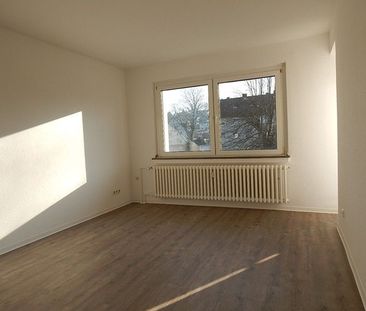 Renovierte 3-Zimmer-Wohnung mit Balkon gefällig! - Foto 1