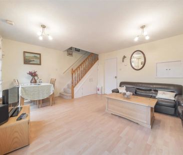 3 bed terraced house to rent in Ash Hill Close, Bushey, WD23 - Photo 2
