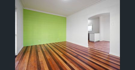 Spacious Family Home in Central Bundaberg West - Photo 5