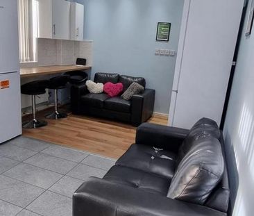 6 bedroom terraced house to rent - Photo 4