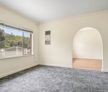 Spacious 3 Bedroom Home in Burton - Photo 6