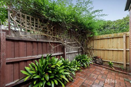 1/96 Locksley Road, Ivanhoe - Photo 3