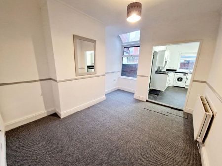 3 bedroom terraced house to rent - Photo 2