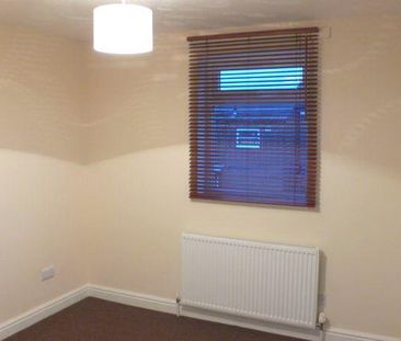 2 bedroom end of terrace house to rent - Photo 2