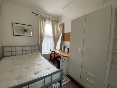 4 bedroom terraced house to rent - Photo 5