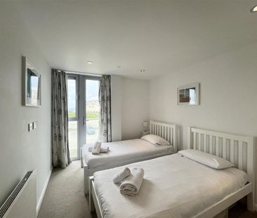 2 bedroom penthouse to rent - Photo 6