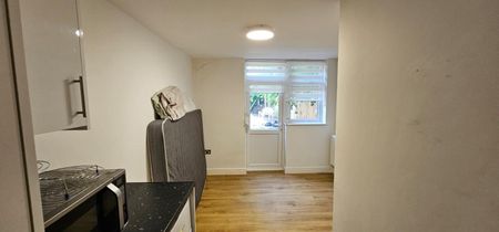 Hopton Road, Wealdstone HA3, London - Photo 5