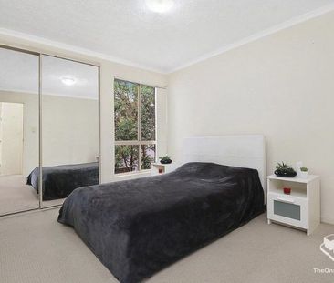 Spacious Three Bedroom Two Bath Apartment Living in Garden City - Photo 5