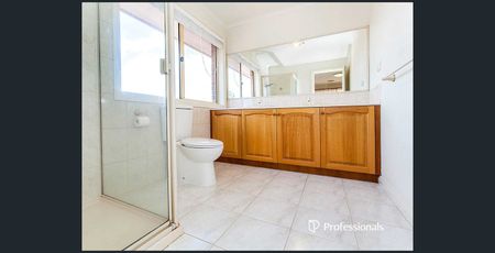 Charming Residential House in Mount Waverley - Photo 5