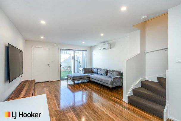 Close to parks, cycle paths and natural bushland - Photo 1