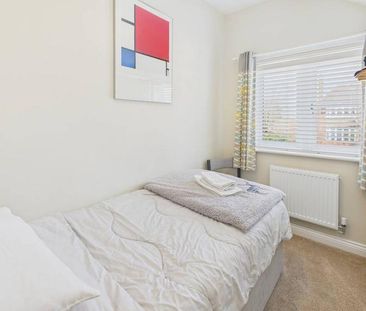 2 bedroom end of terrace house to rent - Photo 3