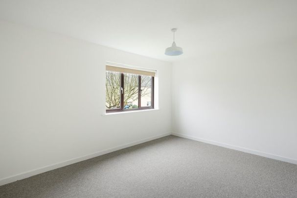 2 Bed Flat - Photo 1