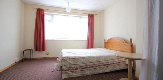 3 bedroom flat to rent - Photo 2