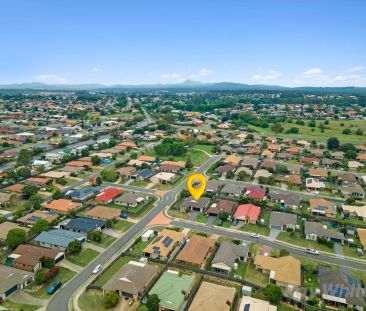 “Spacious 4-Bedroom Family Home waiting for you!” - Photo 3