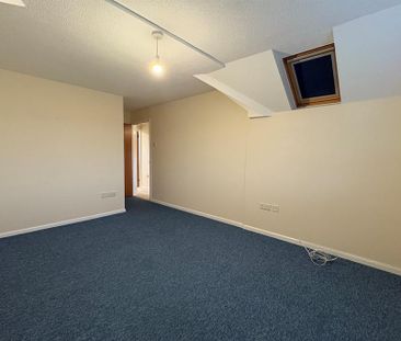 4 bedroom detached house to rent - Photo 3