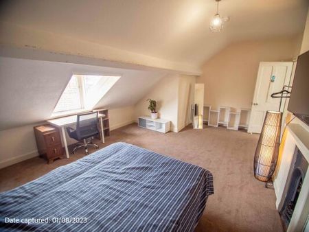 Room 8, 45 Micklegate - Photo 4