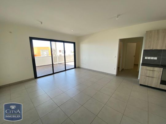 Location Appartement 4 pièces 84m² ST DENIS 97400 - Photo 1