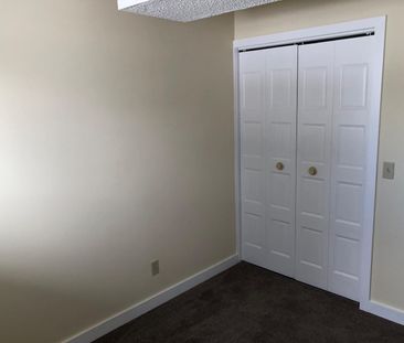 Newly Renovated 2-Bedroom Unit with In-Suite Laundry!! - Photo 4