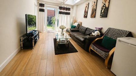 5 bedroom semi-detached house to rent - Photo 4