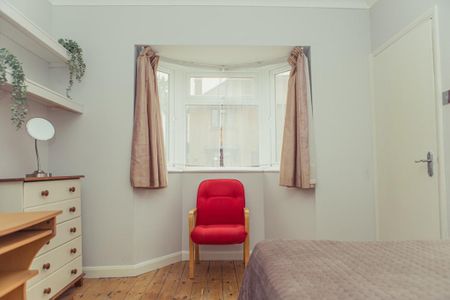 5 bedroom end of terrace house to rent - Photo 3