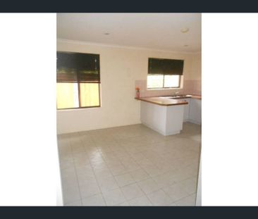 2/5 Amarina Close, Meadow Heights, Vic 3048 - Photo 3