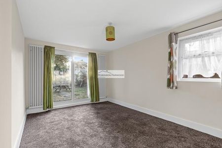2 bedroom ground floor flat to rent - Photo 3