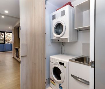 Luxury Living At The Griffin - Photo 4