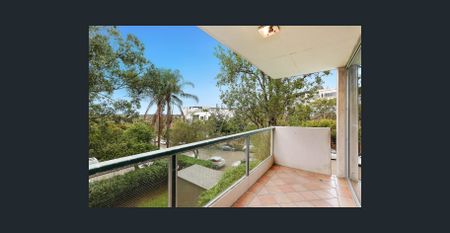 Fabulous North facing 2 bedroom apartment with balcony & 2 x Carspaces - Photo 5