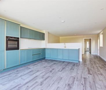 4 bedroom detached house to rent - Photo 6