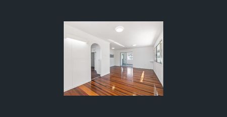 Large Dual Living Home in Mansfield - Photo 2