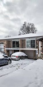 Beautiful 4-Bdrm with Private Yard in Bayview Woods-Steeles - Photo 3