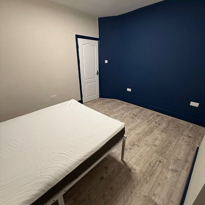 Room in a Shared House, Whitehorse Road, CR7 - Photo 1