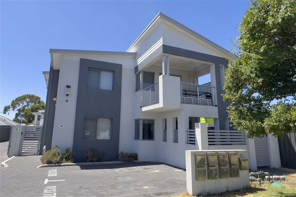 Modern 2 Bedroom Unit available soon, $750/week - Photo 1