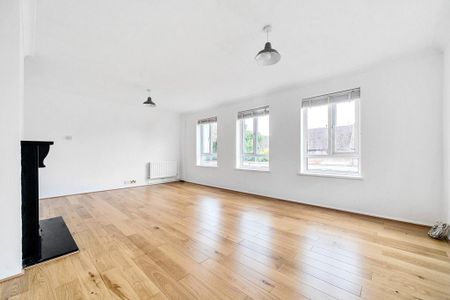 3 bedroom flat to rent - Photo 3