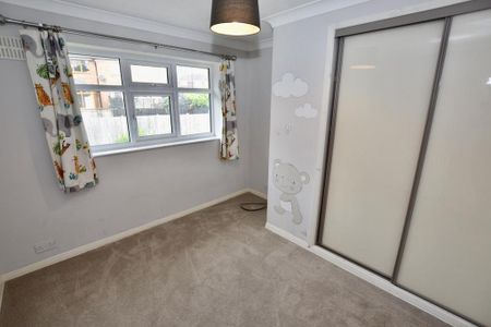 3 bedroom end of terrace house to rent - Photo 4