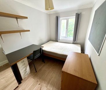 6 Bed End Terrace, Spear Road, SO14 - Photo 3