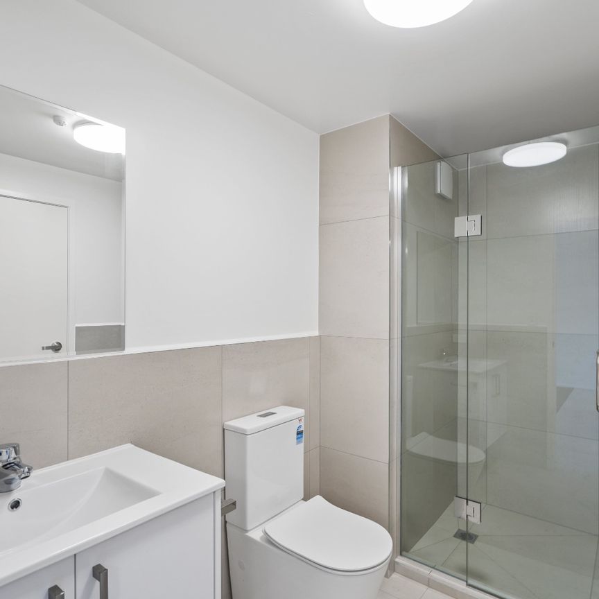 Spacious 3 Bedroom 2 Bathroom in great Location. - Photo 1