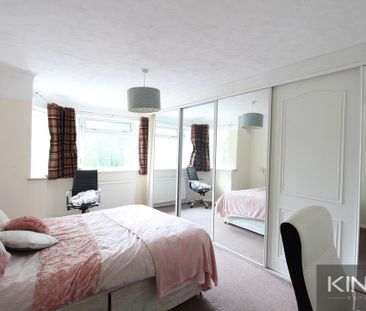 4 bedroom semi-detached house to rent - Photo 2