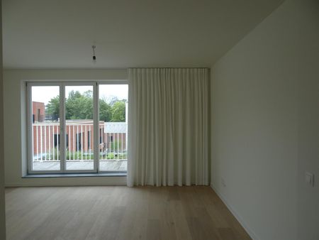 Lichtrijke, ruime penthouse vlakbij Coupure - Photo 3