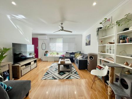 LOW MAINTENANCE 2 BEDROOM VILLA IN A FANTASTIC LOCATION - Photo 3
