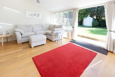 4 bedroom semi-detached house to rent - Photo 2