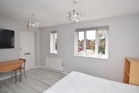 Studio to rent - Photo 2