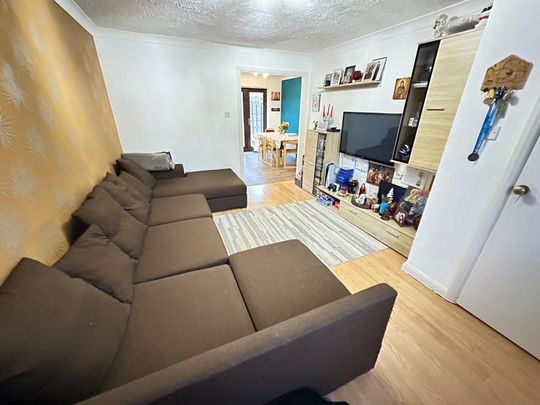 3 bedroom end of terrace house to rent - Photo 1