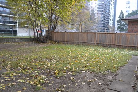 For Lease - 15 Cedar Brae Boulevard, Toronto, Ontario - Photo 2