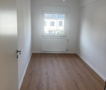 Renovierte 3-Zimmer-Wohnung mit großer Terrasse . Leverkusen - Foto 3