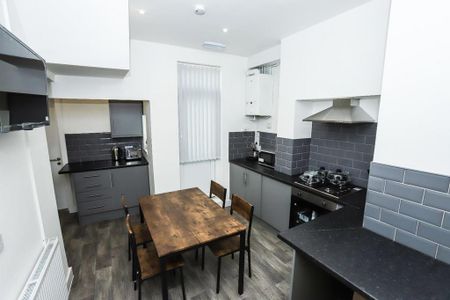 4 bedroom terraced house to rent - Photo 2