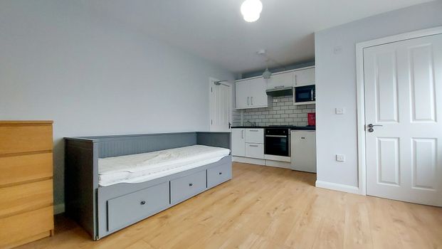 studio to rent Sandringham Road, Pilgrims Hatch, Brentwood, Essex, CM15 - Photo 1