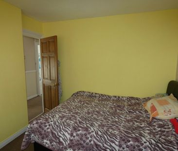 Detached house to rent on - Photo 3